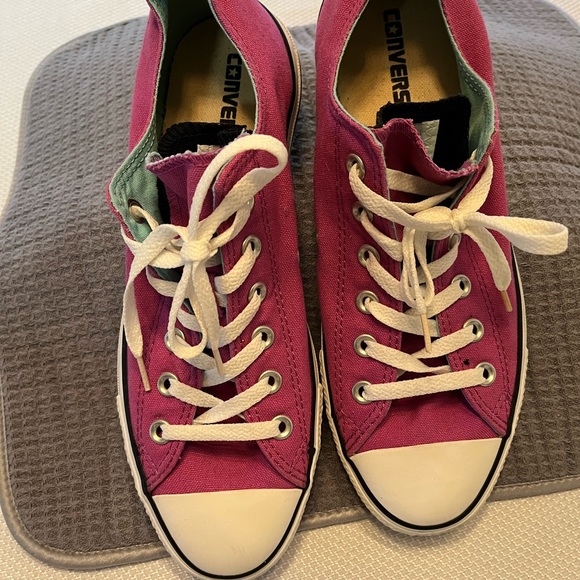 Mens all star light purple converse. Only worn once. Like new. - Picture 4 of 4